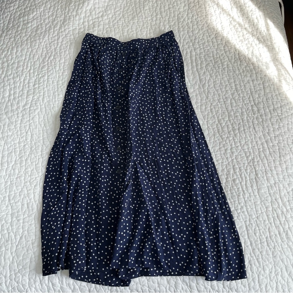 Chic Navy and White Flower Polka Dot A-Line Button Front Skirt